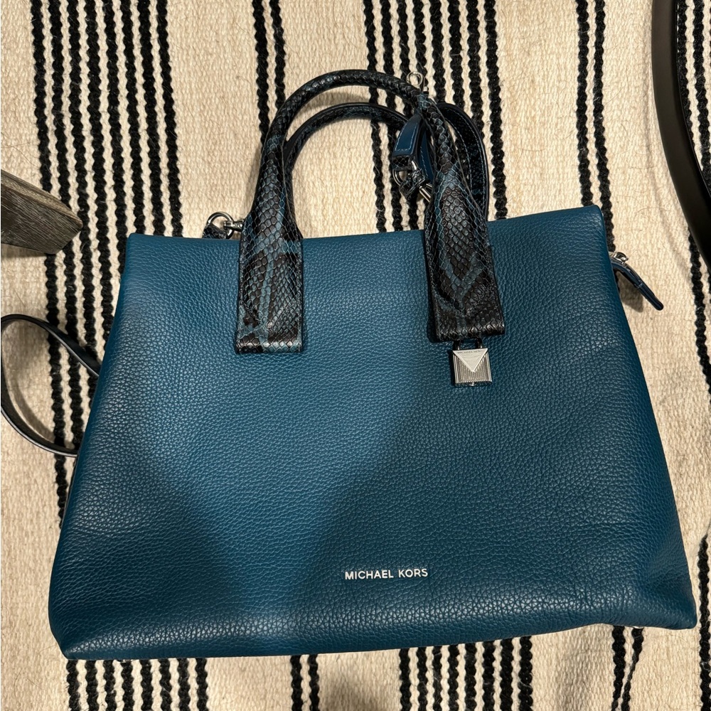 EUC Michael Kors Teal blue leather purse with handle